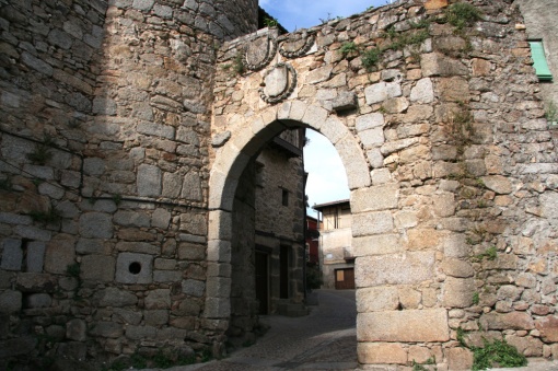 257.Miranda de Castañar (Salamanca) - Puerta de San Ginés
